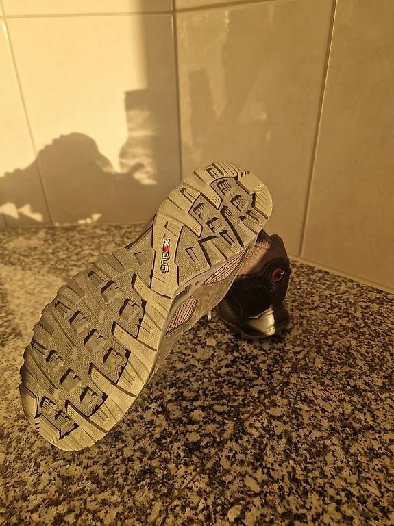 Damenschuhe: Trekkingschuhe Gr.38 – Gebraucht aus Schlieren von sinjadecrom 2