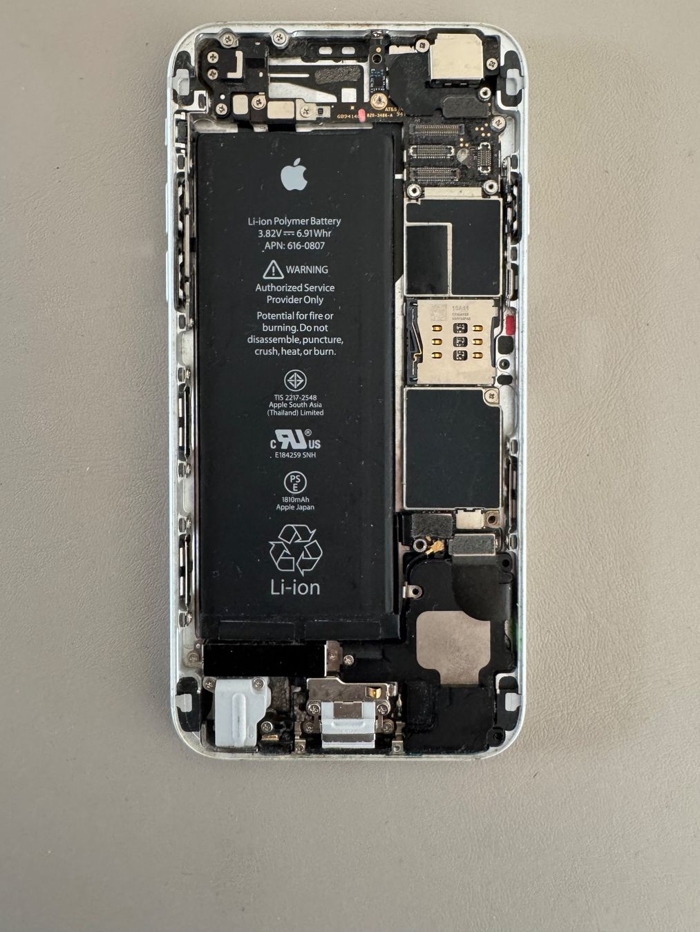Apple Telefoni cellulari / Smartphones: iPhone 6 – Difettoso da Adliswil venduto da Busys
