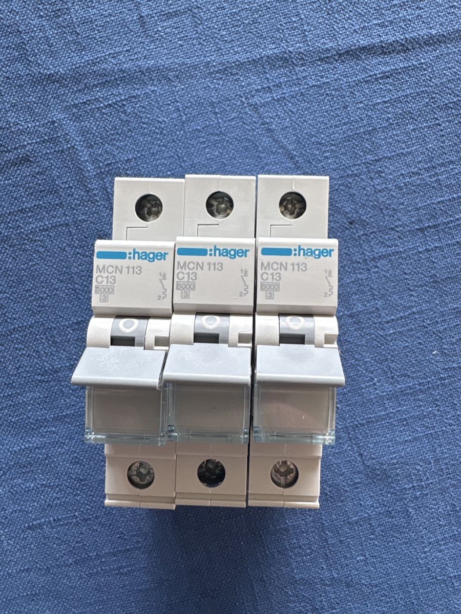 Hager Alimentation électrique: Hager LS 3x C13 MCN113 – D'occasion à Jenaz par Enzobodena 1
