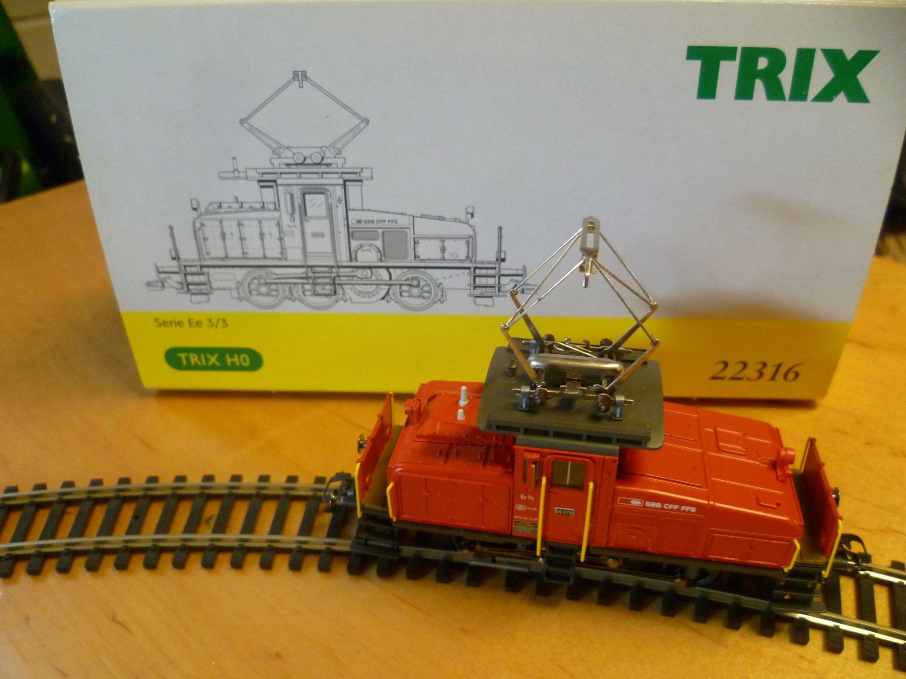 SBB/CFF/FFS Modelleisenbahnen: SBB Ee3/3 H0 DC – Neu und originalverpackt aus Rickenbach BL von umro11 1