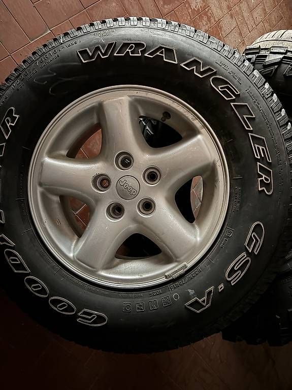 Pneus & Kompletträder: Ruota scorta Jeep – Gebraucht aus Grancia von and_jhk5