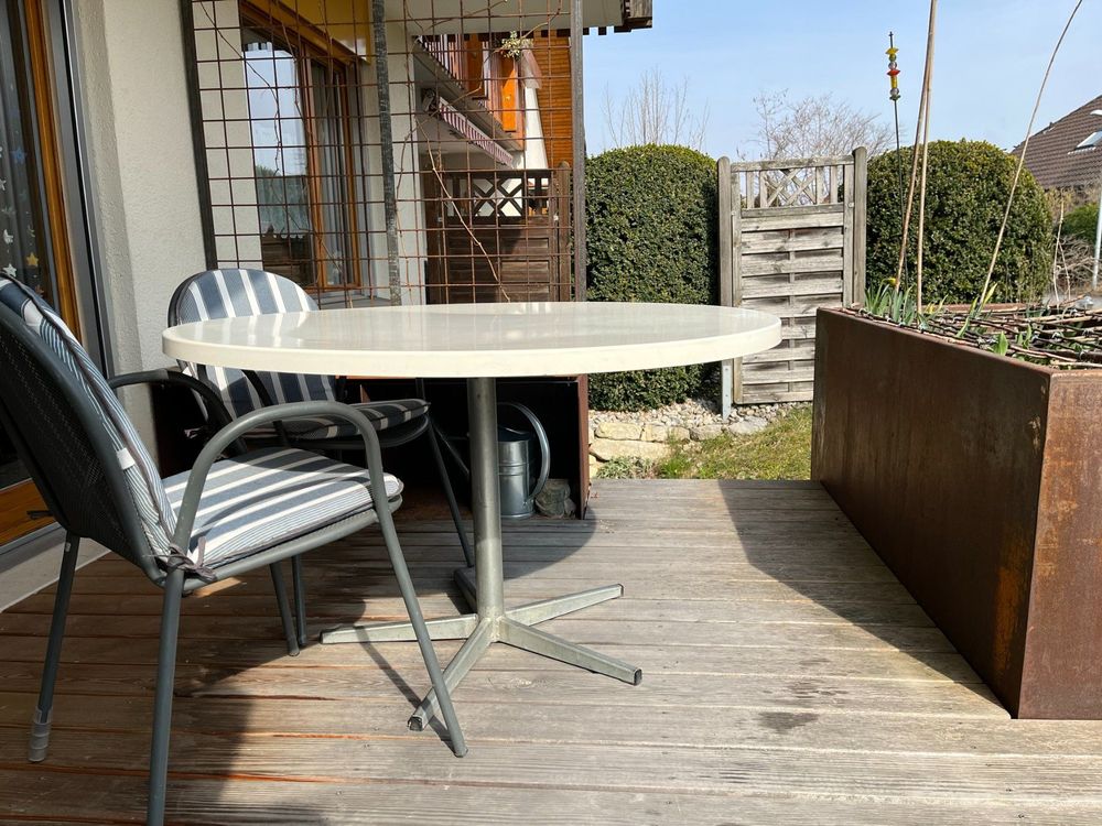 Runder, weisser Gartentisch Kaufen auf Ricardo