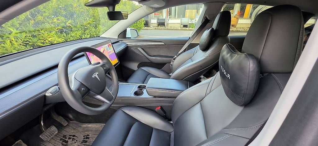 Automobili: Tesla Model Y Long Range AWD  Boost  Attelage  Garantie – Usato da Neuchatel venduto da d.holliday 3