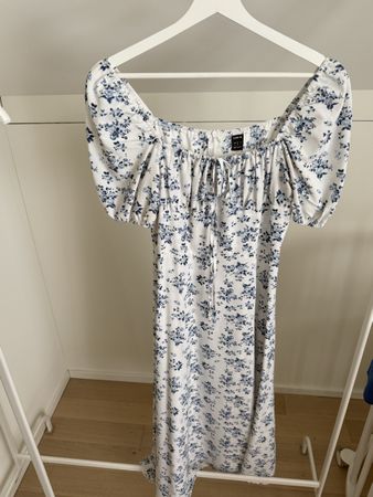 Sommerliches Blumenkleid, Grösse S, Ideal für den Sommer!