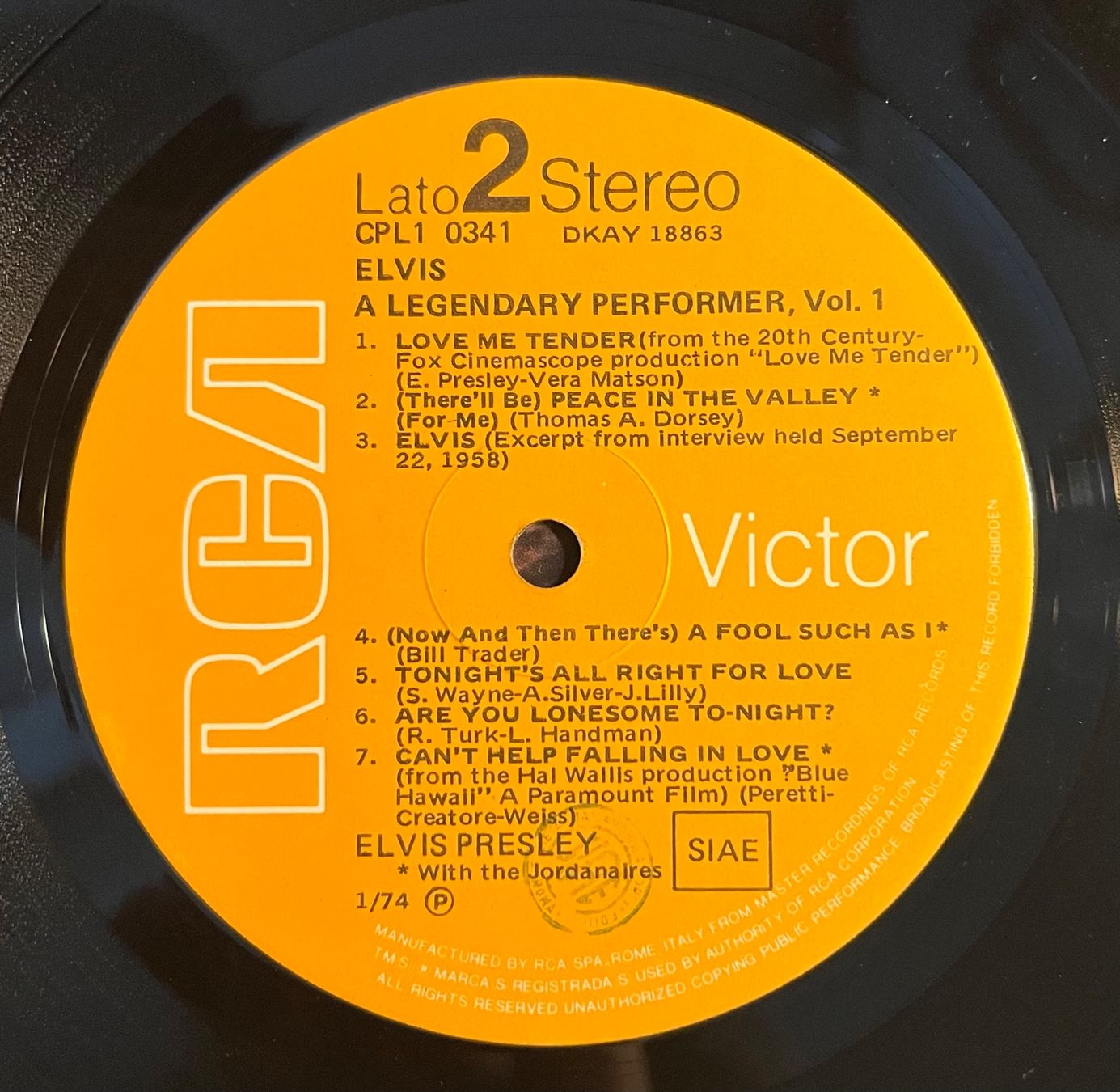 Dischi in vinile: ELVIS - A LEGENDARY PERFORMER - Volume 1 - 33 Tours – Usato da Bussigny venduto da vinyl-pas-cher 3