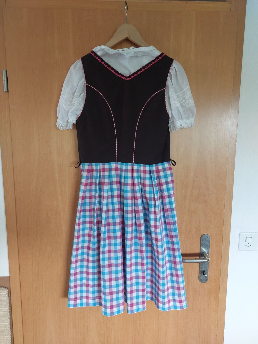Kleider: Dirndl Trachtenkleid – Gebraucht aus Steinmaur von MK724 2