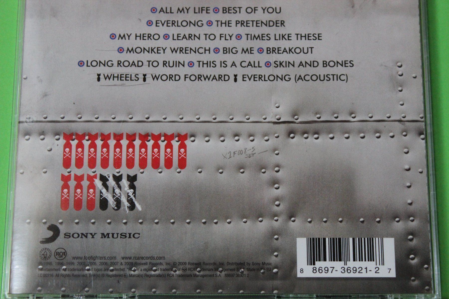 CD: FOO FIGHTERS - GREATEST HITS CD 2009 Dave Grohl von Nirvana – Usato da Tübach venduto da JamesStone 4