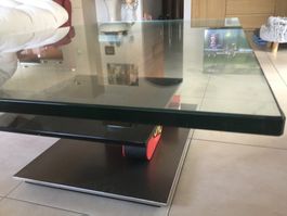 Stilvoller Glastisch mit Metallfuss, 123:75cm, modern,