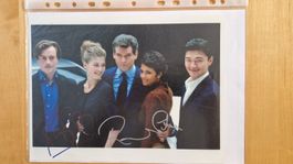 Rosamund Pike / Toby Stephens, Original Autogramme auf Foto