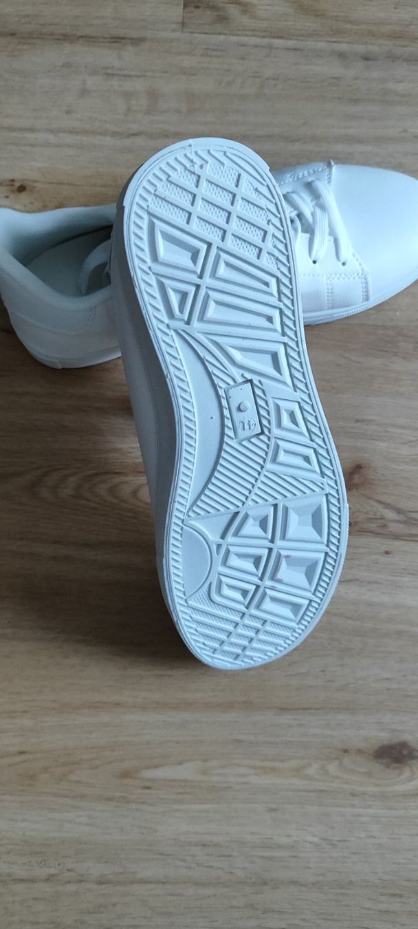 Herrenschuhe: Snickers Weiss 41 neu – Neu und originalverpackt aus Chur von djovanna 3