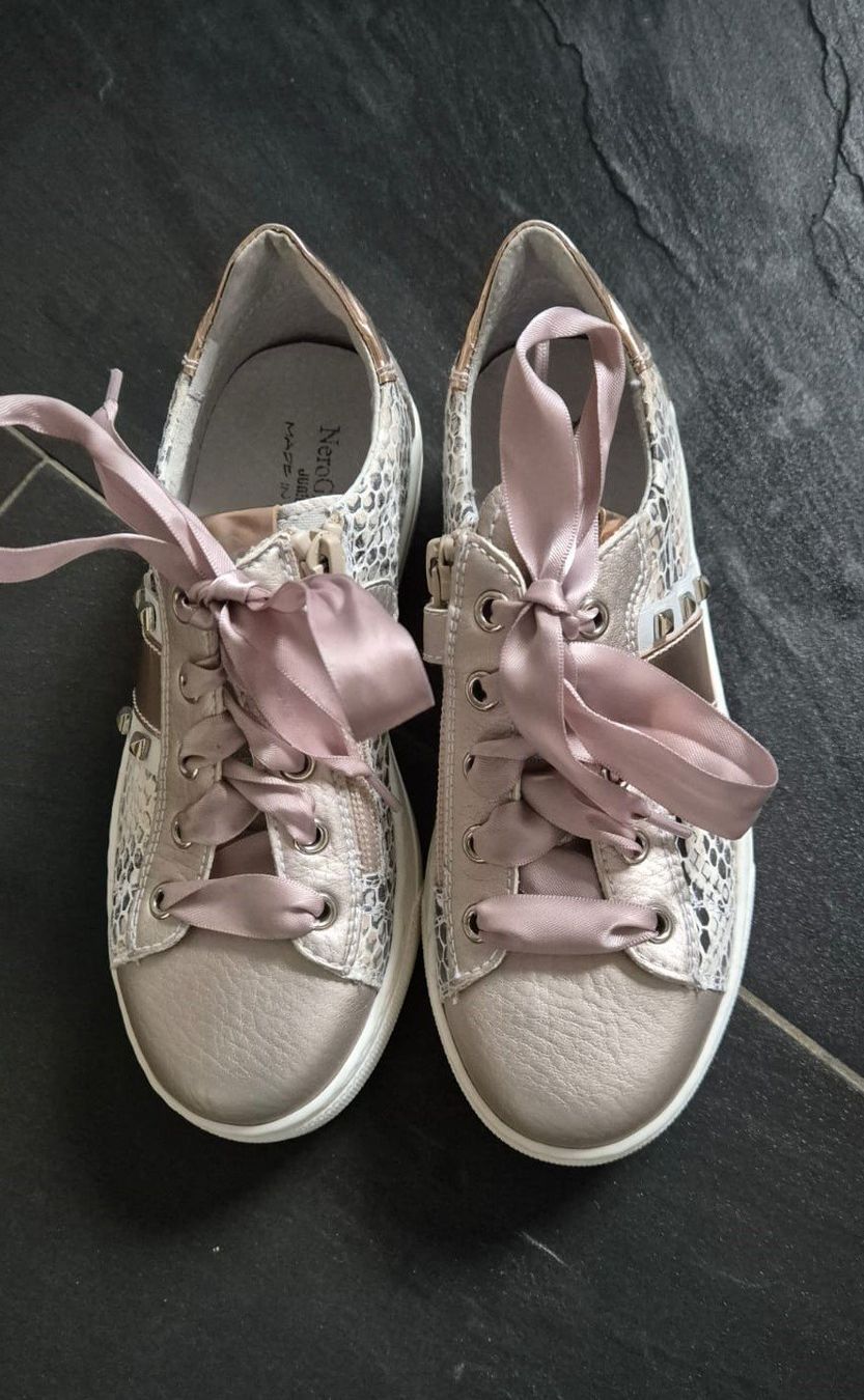 Scarpe per ragazzi: NeroGiardini Mädchen-Sneakers, Leder, Grösse 31 – Usato da Dornach venduto da kolibri313 2