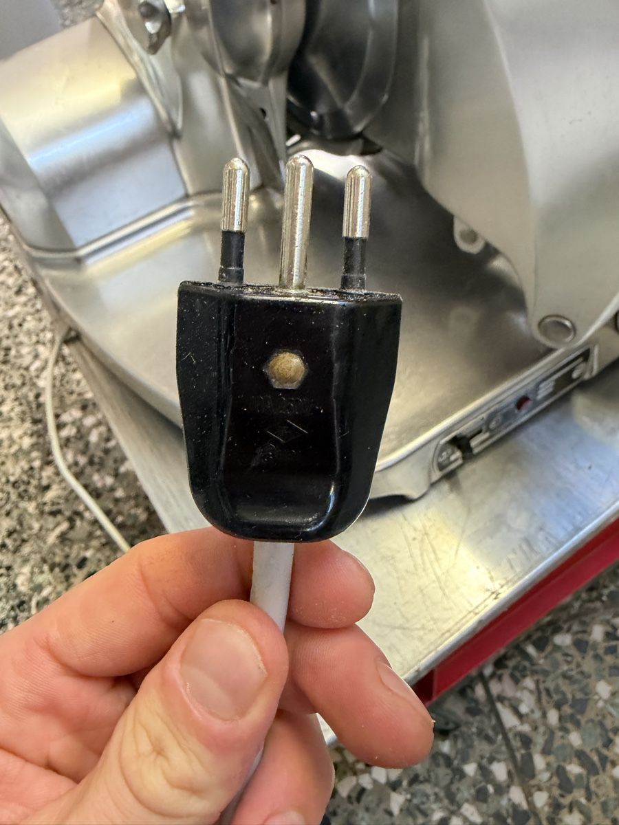 Komplettküchen: Berkel Aufschnittmaschine – Defekt aus Wettingen von pao_5qhy 6
