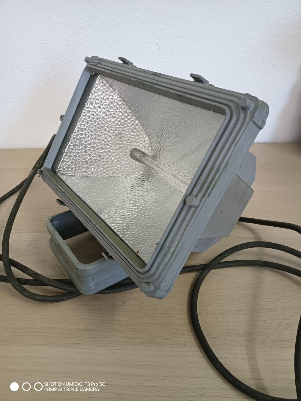 Lampade: Halogenstrahler Baustrahler grau gebrauchter Zustand – Usato da Aarwangen venduto da to-hirschi 6