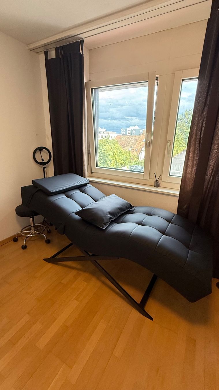 Lettini & sedie per cosmetici: Kosmetikliege – Nuovo e nell'imballaggio originale da Zürich venduto da vit_679t 2