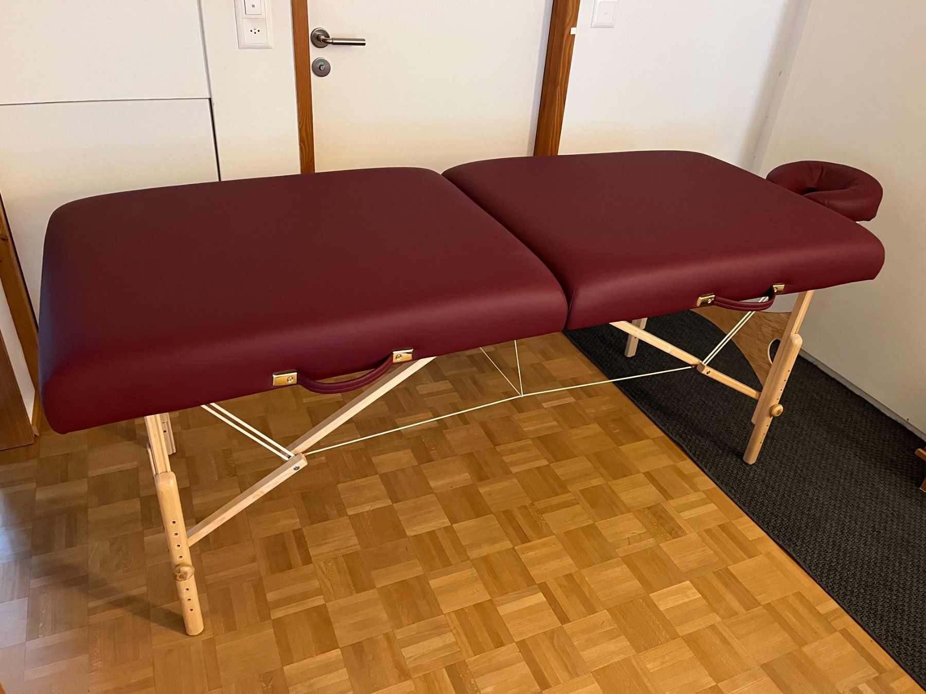 Sedie a sdraio: Tragbare Massageliege Oakworks Nova – Usato da Männedorf venduto da Chorherrenwein 1