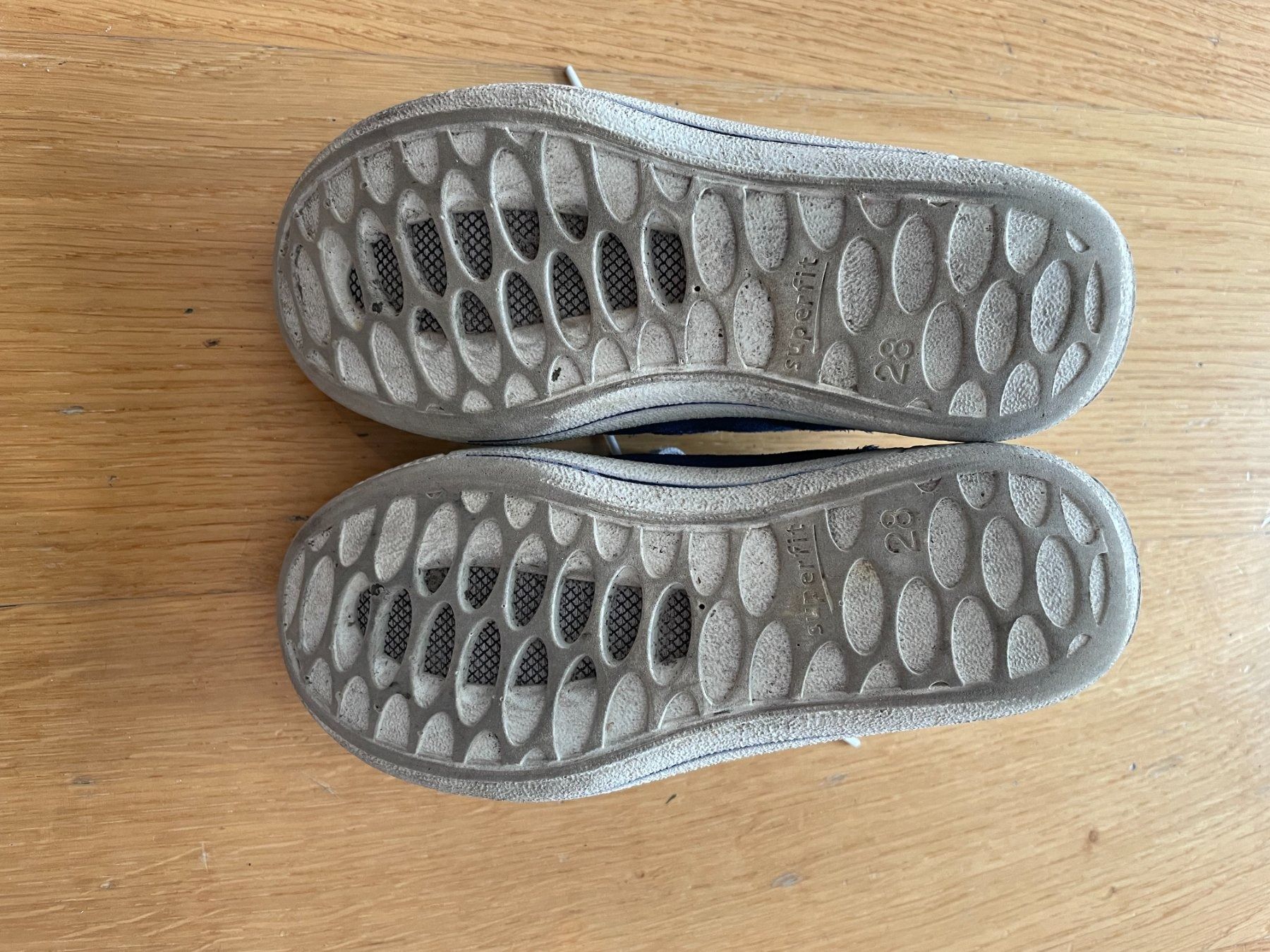 Scarpe per ragazzi: Kinderschuhe Gr 28 - wasserdicht – Usato da Luzern venduto da Patrick_e 2