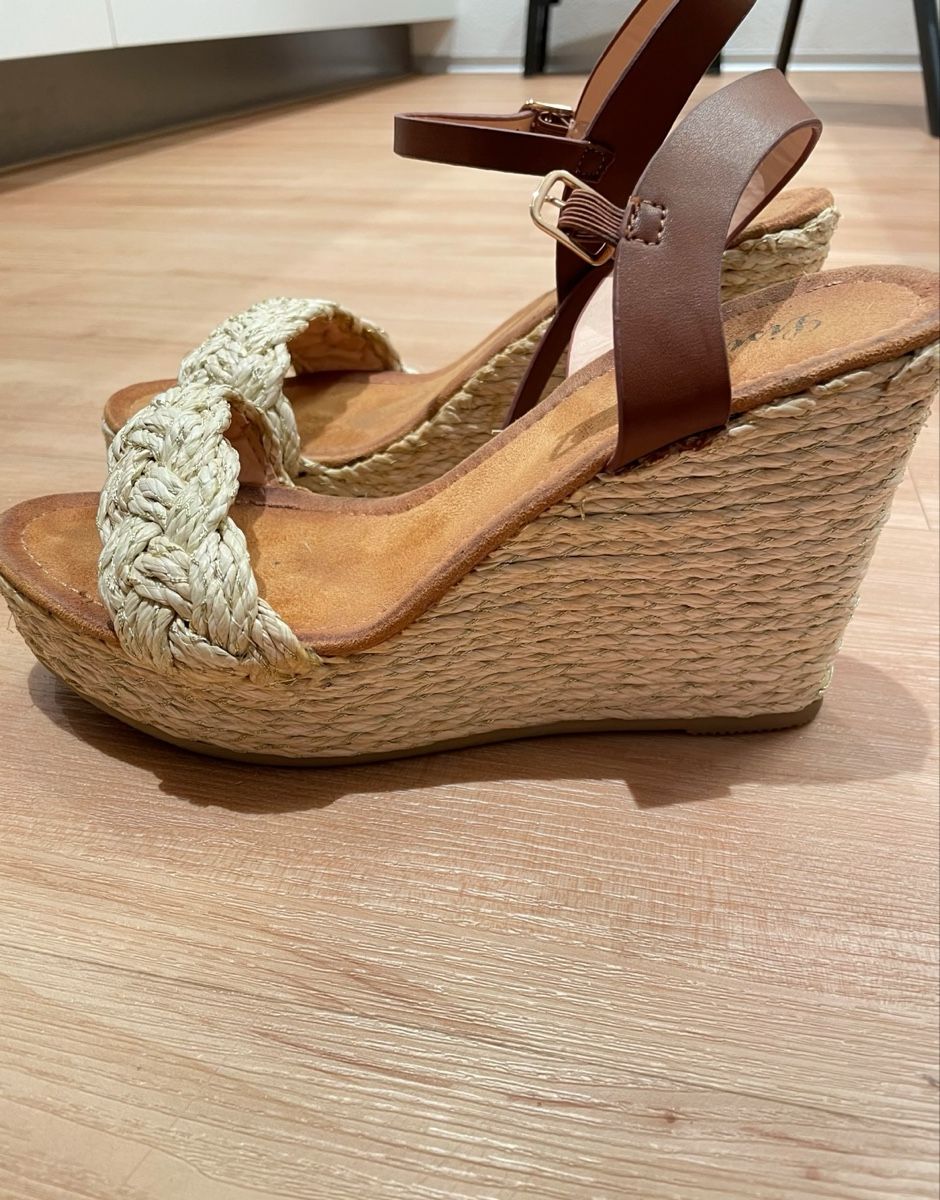 Chaussures femmes: Sommer Keilsandalen Gr. 39 Bastoptik – Neuf (Voir description) à Ried b. Kerzers par yas_p7th 1