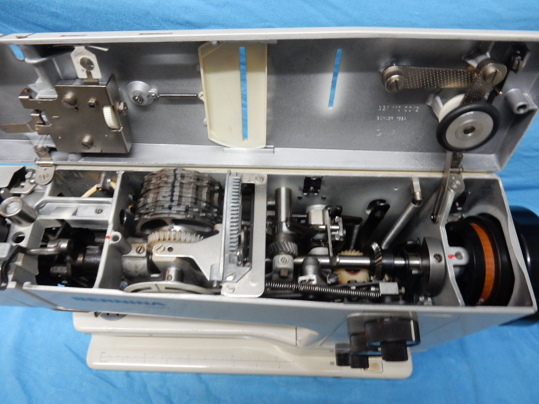 Bernina Machines à coudre: Bernina 830 Revidiert       26054 – D'occasion à Watt par Mariposa49 1