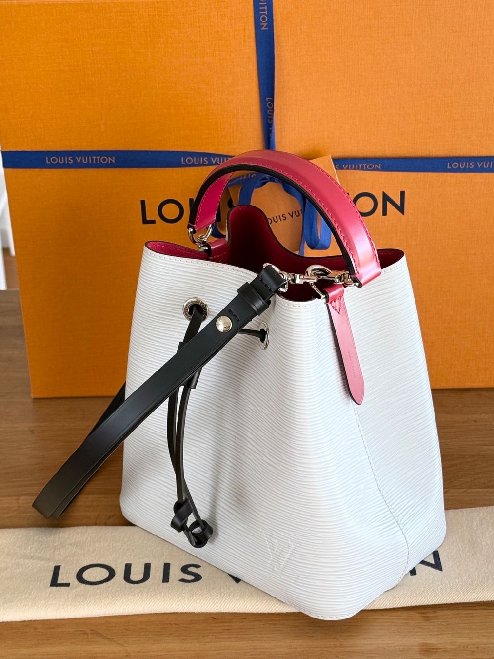 Louis Vuitton Borse da donna: Louis Vuitton NeoNoe BB – Usato da Reinach AG venduto da BisMad3 5