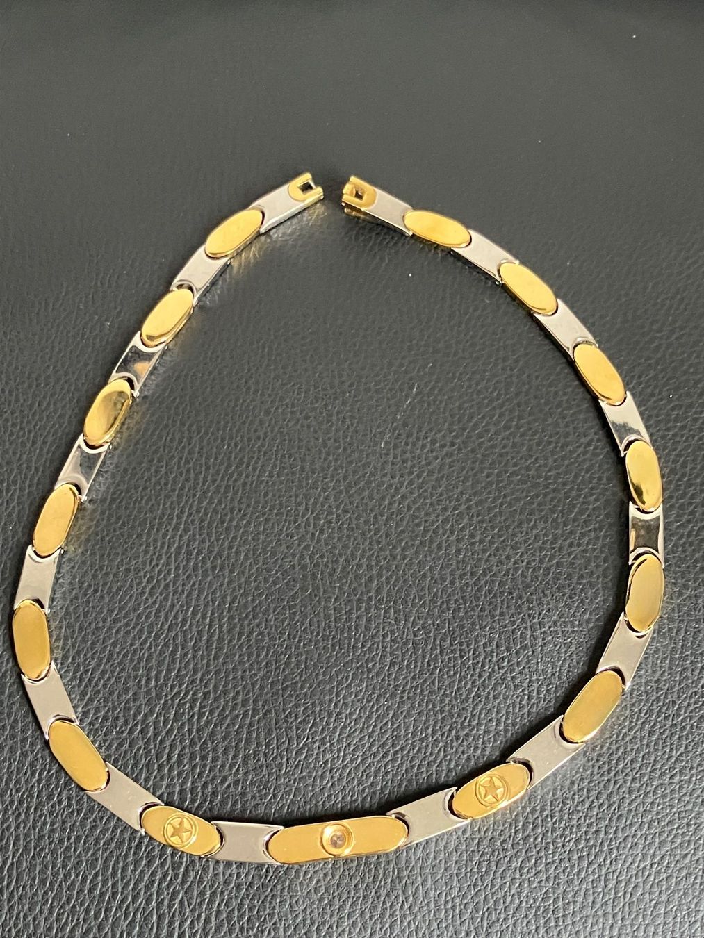 Catenine: Collier ras- du- cou bicolore en acier – Usato da Peseux venduto da Chimon59 4