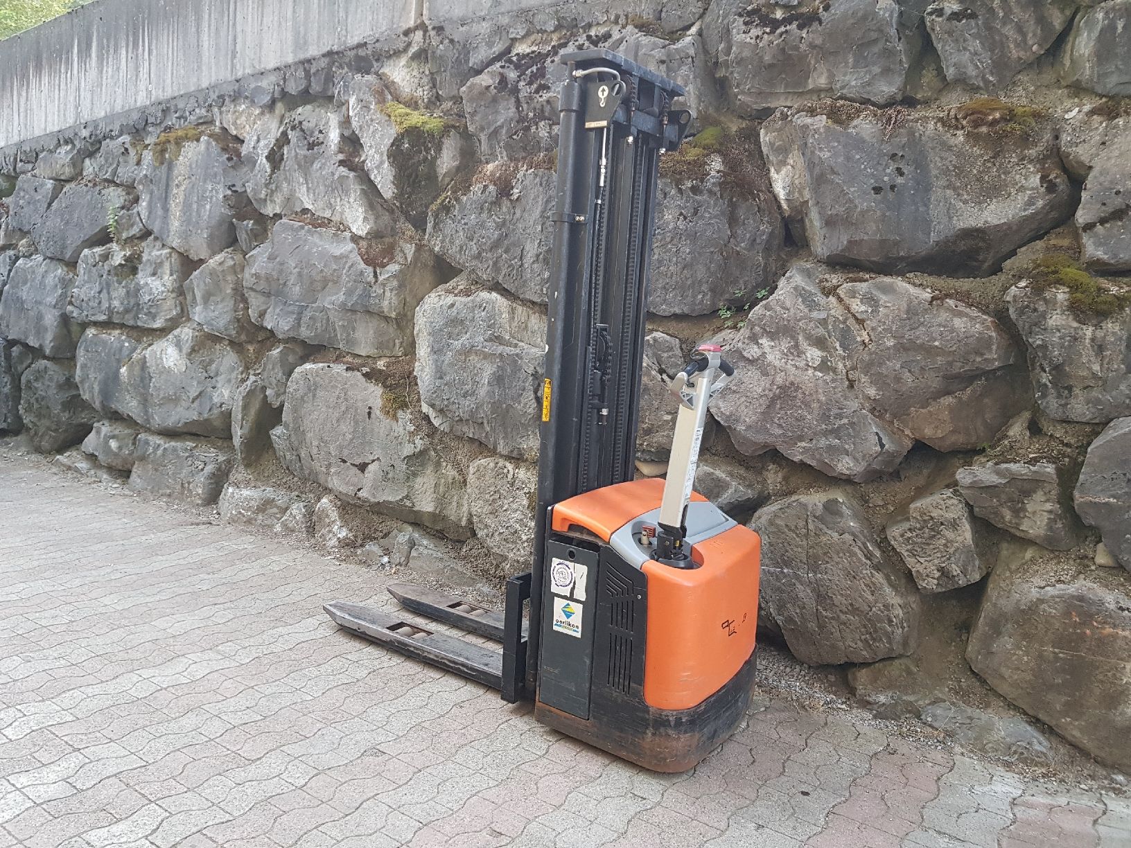 Carrelli elevatori e a forche: Rocla Stapler 1600 kg Ameise Deichselstapler Deichselgerät – Difettoso da Brunnadern venduto da p..... 1