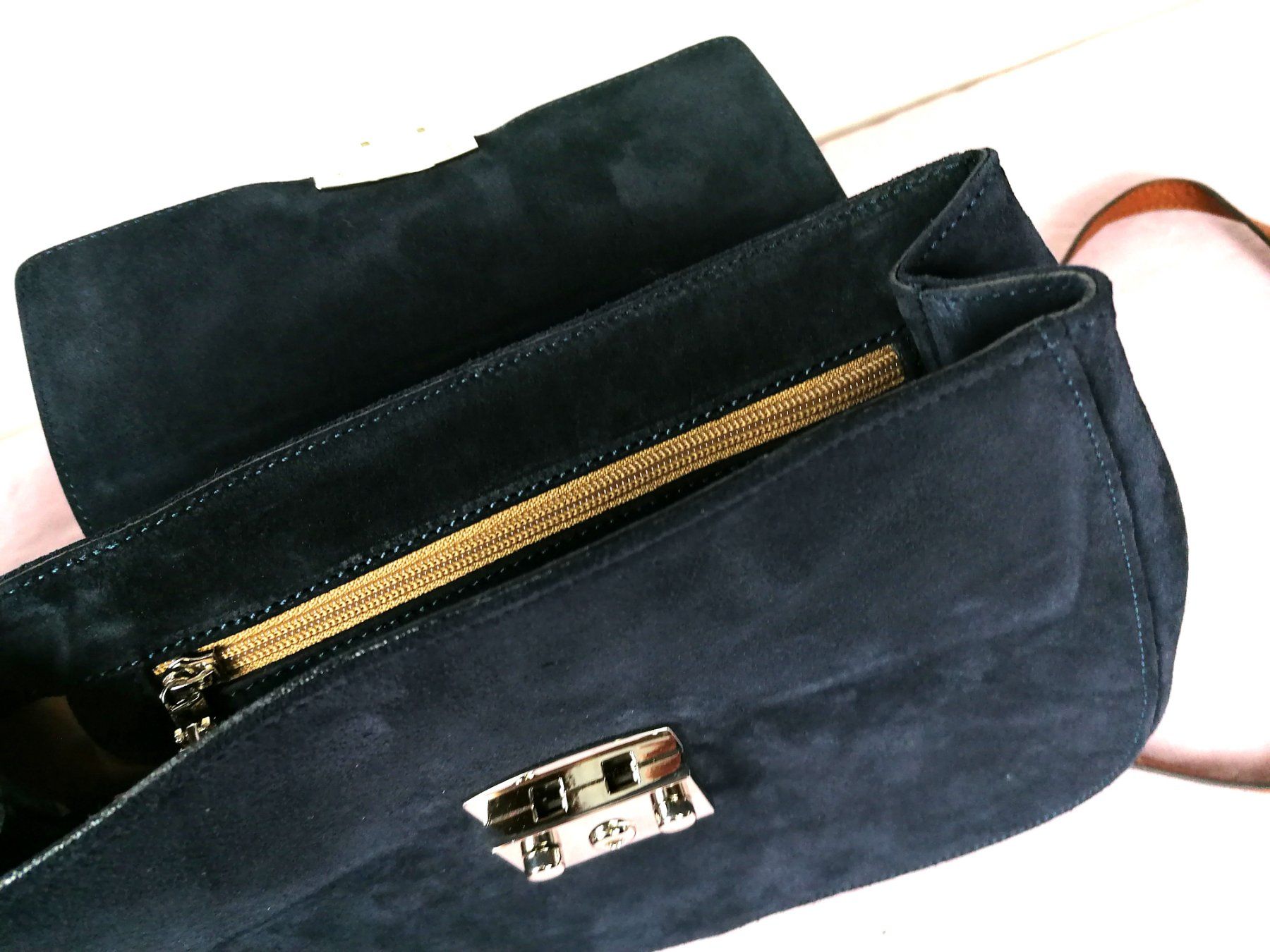 Lotti di vestiti: Set Navy Boot Damenschuhe und Handtasche – Usato da Köniz venduto da Brockenreich 4