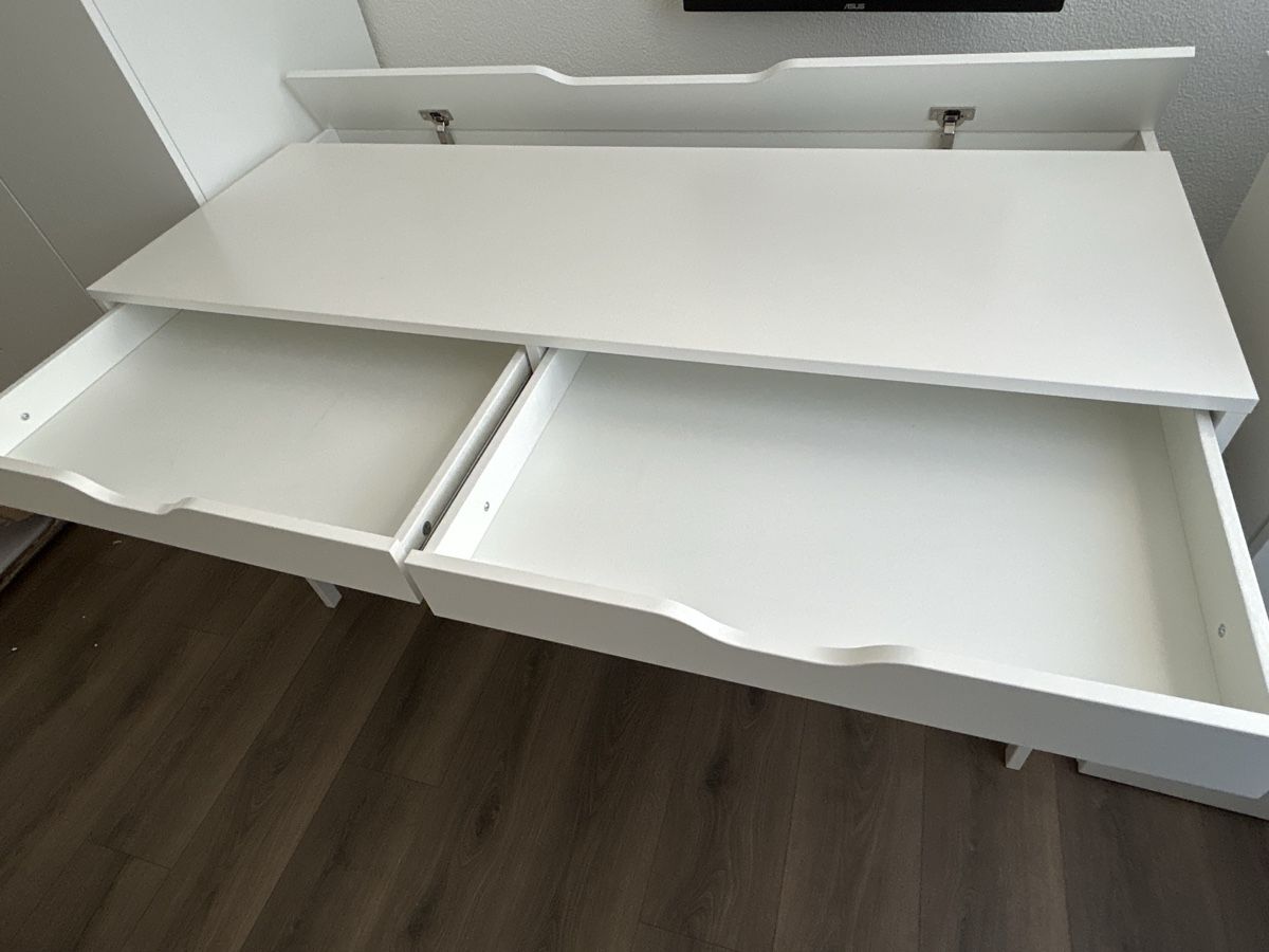 Ikea Scrivanie: Pult mit zwei Schubladen – Usato da Galgenen venduto da Red27 1