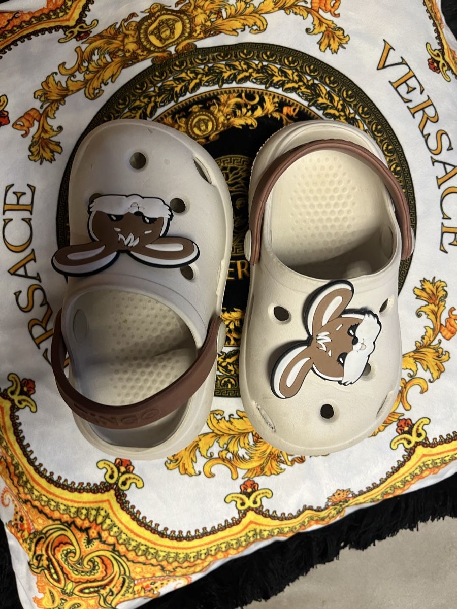Scarpe per ragazzi: Kinder Clogs Gr. 25 mit Hasen-Motiv! – Usato da Oberengstringen venduto da Baby_Fashion 1