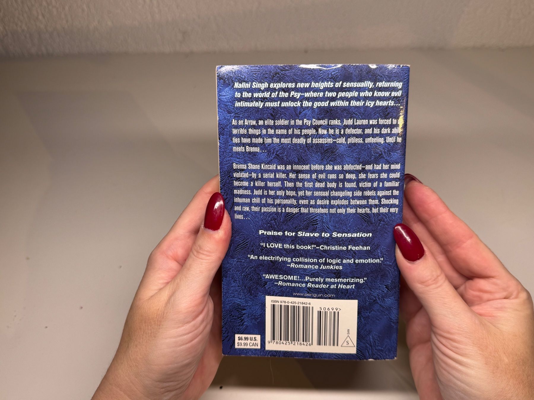 Libri: NOVEL: Nalini Singh, Caressed by Ice – Usato da Grosswangen venduto da English_books 9