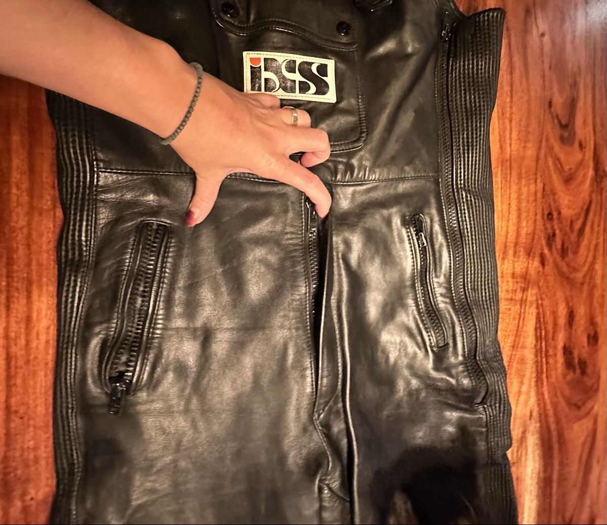 IXS Pantaloni: Coole Biker Lederlatzhose Grösse 52 – Usato da Urtenen-Schönbühl venduto da Nathalie_schori 4