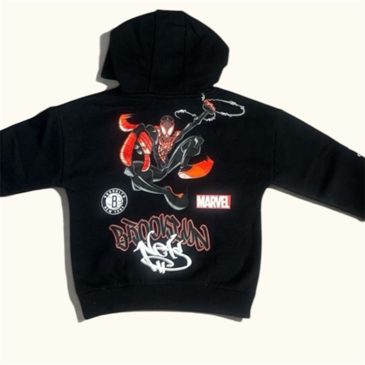 Pullover & Sweatshirts: SWEAT À CAPUCHE MARVEL BROOKLYN NETS – Neu (gemäss Beschreibung) aus Lausanne von mar_6snp 1