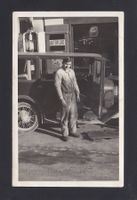 alte Fotokarte AUTO Mechaniker Oldtimer Zapfsäule