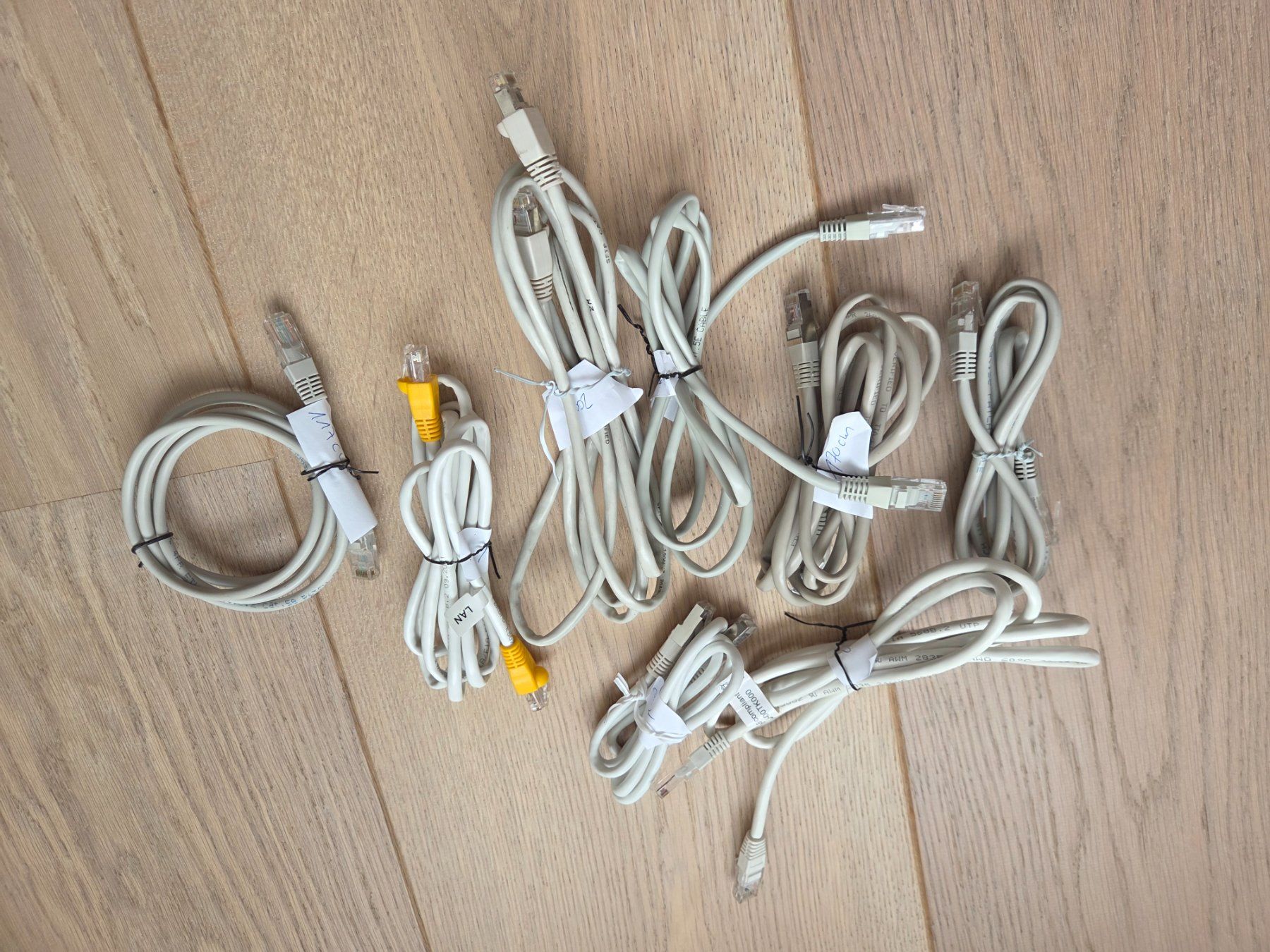 Kabel: 8 x LAN/Ethernet / Patch-Kabel – Gebraucht aus Ennetbürgen von Riwemogmbh 1