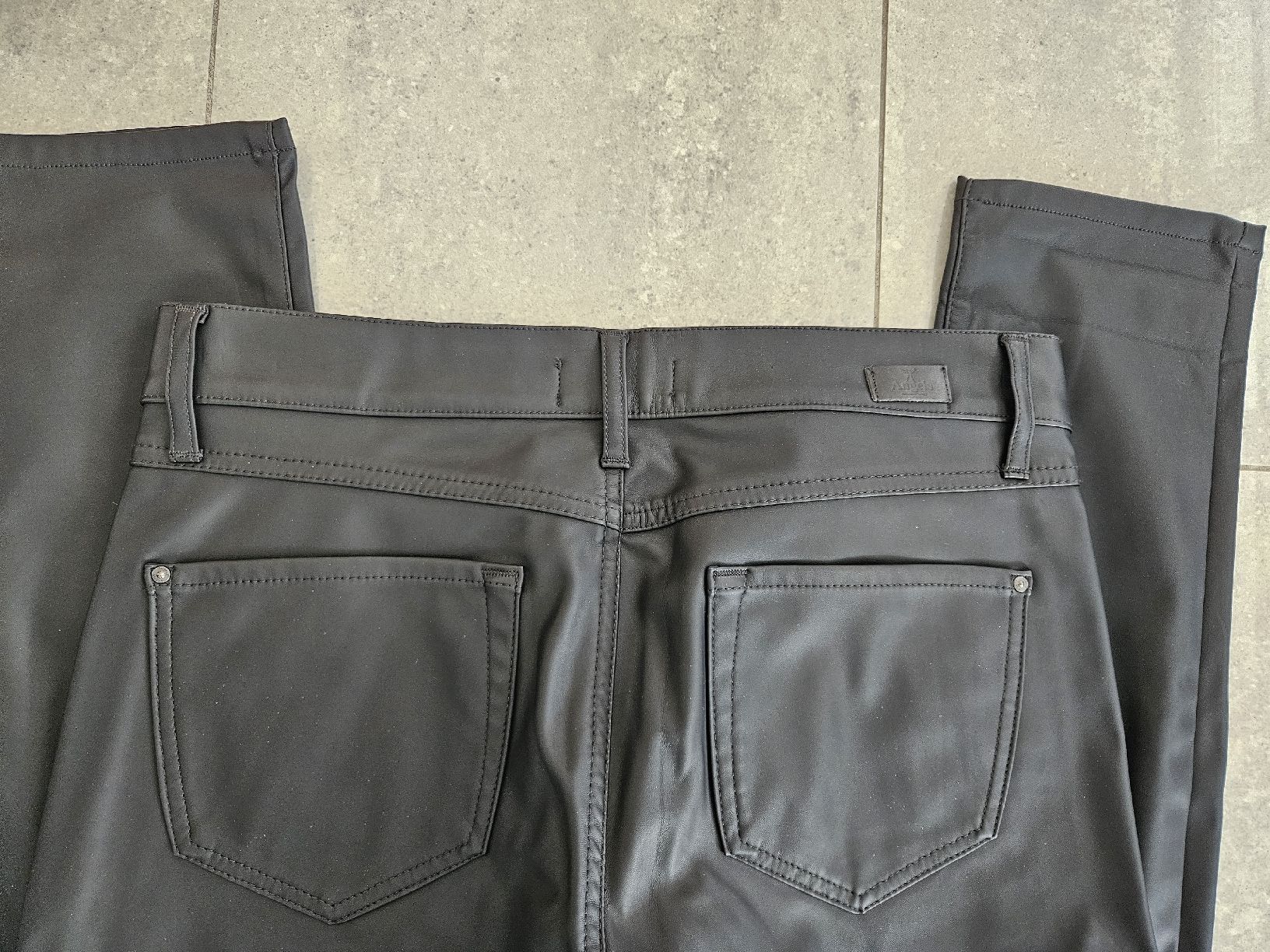 Angels Hosen: schöne Hose, Kunstlederhose, Angels – Neu (gemäss Beschreibung) aus Wiesendangen von Sinhuk 2