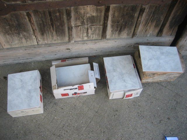 Bodenbeläge: Bodenplatte Badplatten Monaco weiss/marmoriert – Gebraucht aus Winterthur von pf02