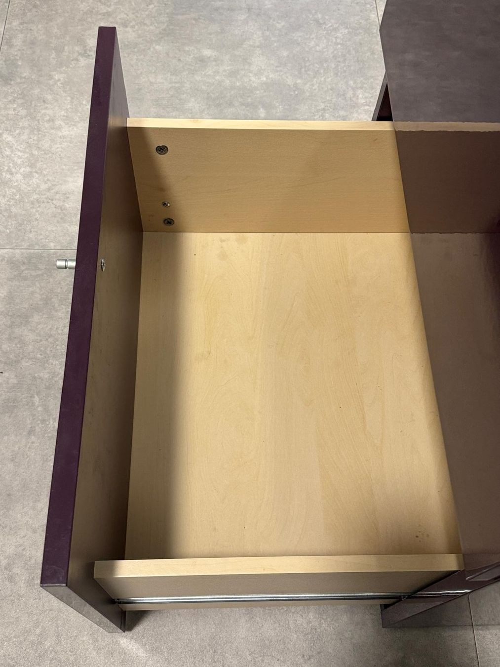 Cassettiere: violette Kommode mit vier Schubladen – Usato da Sempach venduto da Dachkatze 2