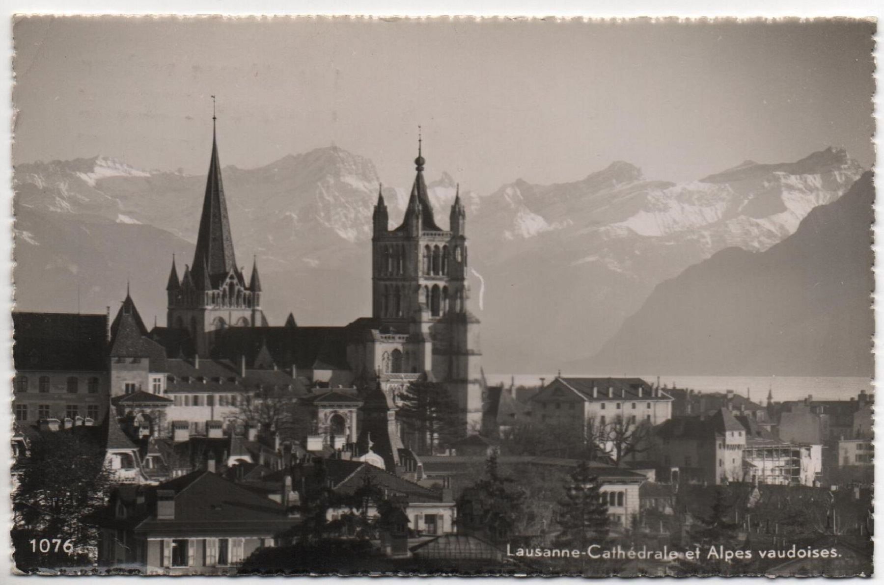 Cartoline postali: LAUSANNE Cathédale No. 1076 – Usato da Jona venduto da philajona