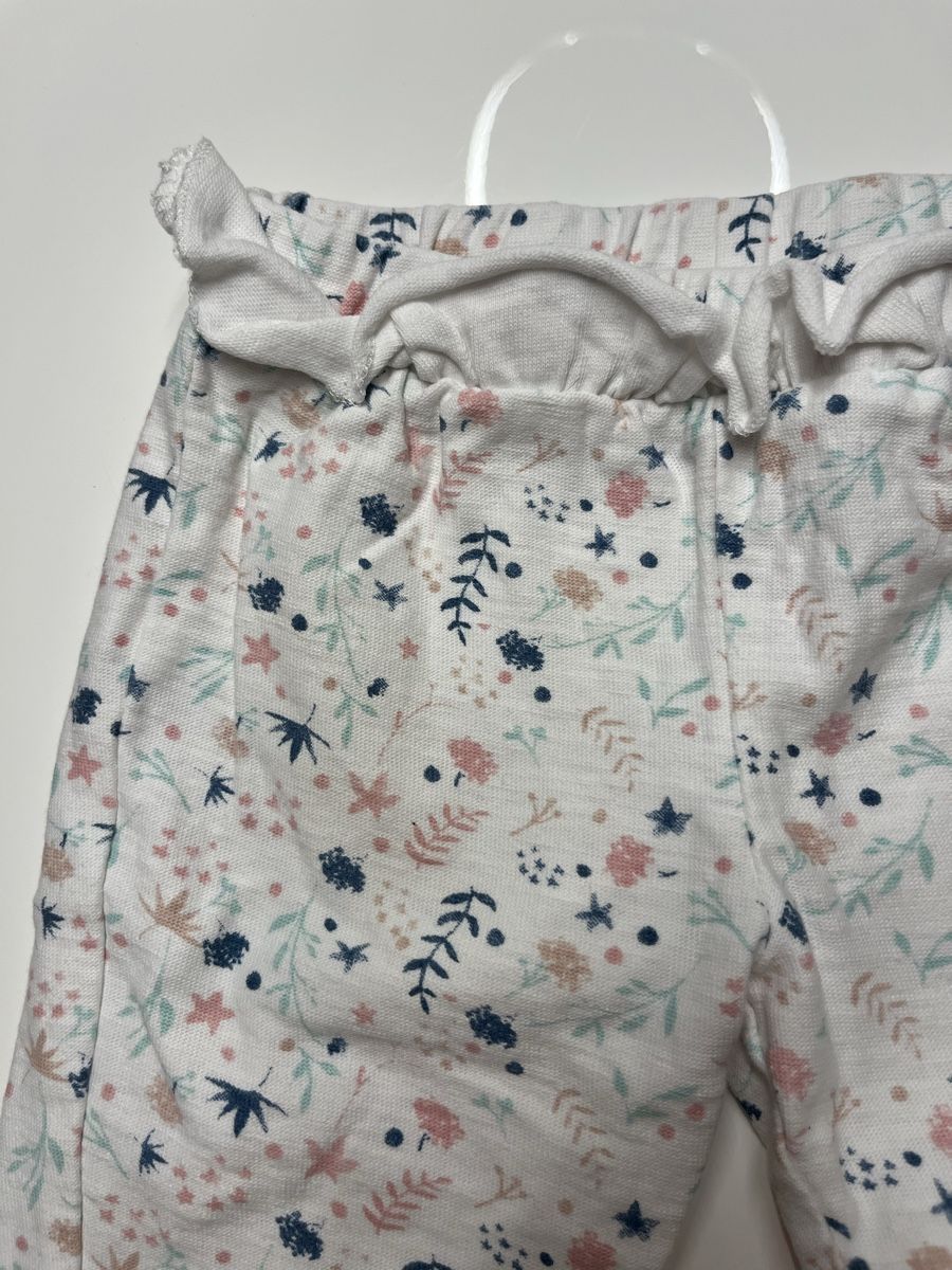Mango Pantaloni: Mango Hose geblümt Gr. 68 – Nuovo (secondo la descrizione) da Oberwil BL venduto da FinjaBijou 1