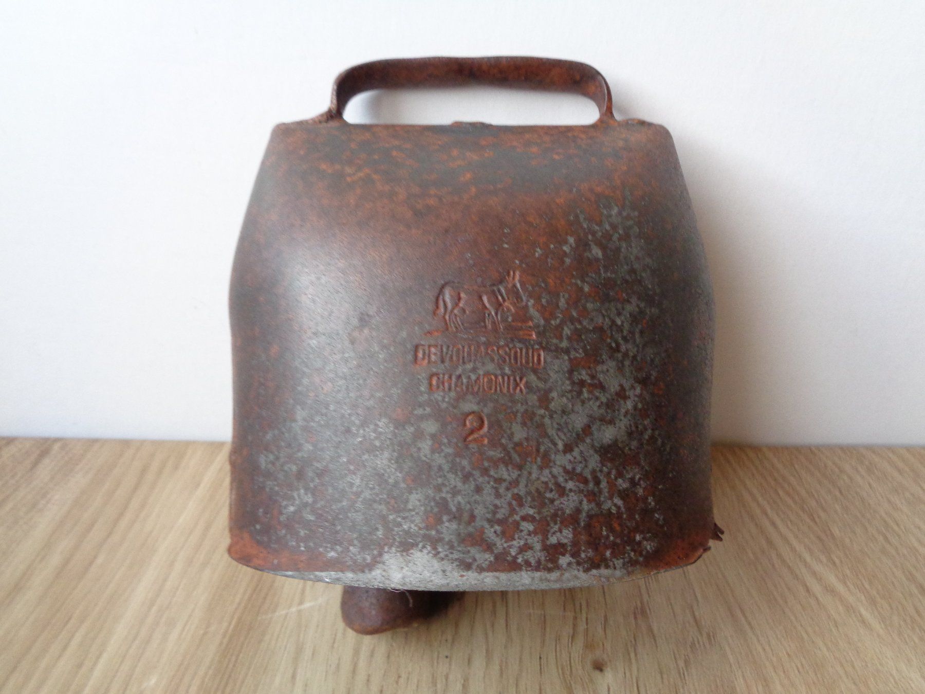 Chamonix Cloches & sonnailles: ALTE GLOCKE KUHGLOCKE CHAMONIX 2 – D'occasion à Henggart par Pascha22