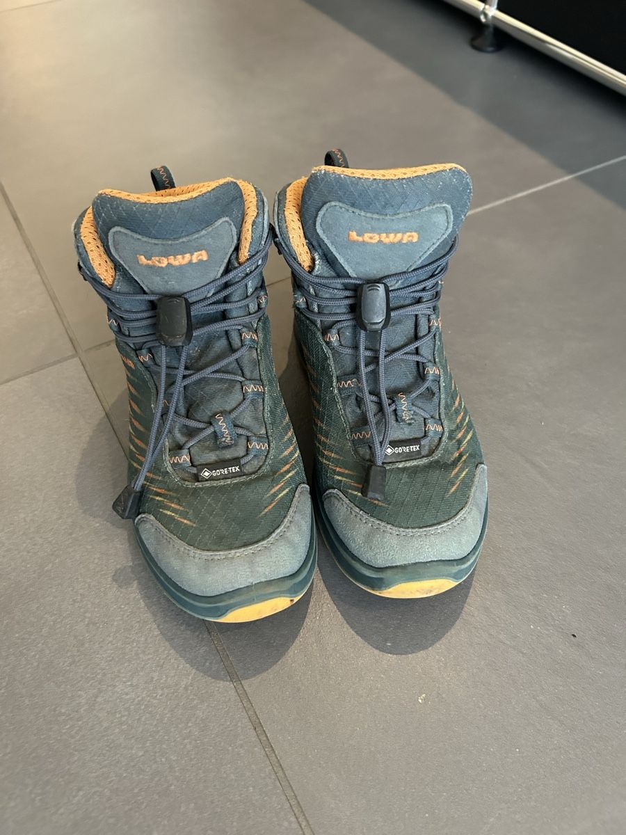 Lowa Scarpe per ragazzi: Lowa Wanderschuhe Gr.31 – Usato da Bassersdorf venduto da marcel.land 1