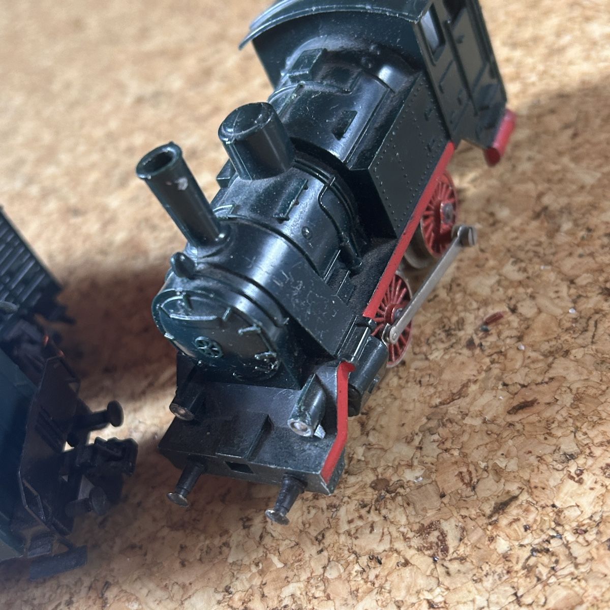 Modellini di ferrovie: Dampflok und 2 Güterwagen, alt – Usato da Laufen venduto da Bellavitaboom 7
