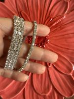 2 Strass-Armbänder silberfarben mit funkelnden Steinen