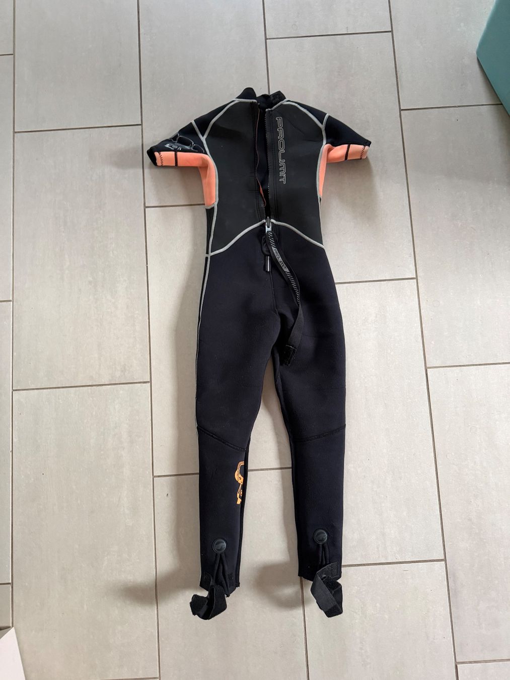 Surfboards & Schwimmbrette: Kinder Neopren Grösse 8 – Gebraucht aus Wilen b. Wil von yes2598 1