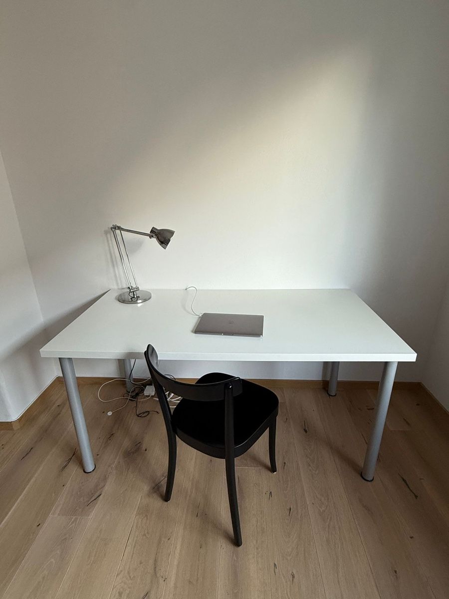 Ikea Scrivanie: Schreibtisch von Ikea – Usato da Bern venduto da Paramagurunathan