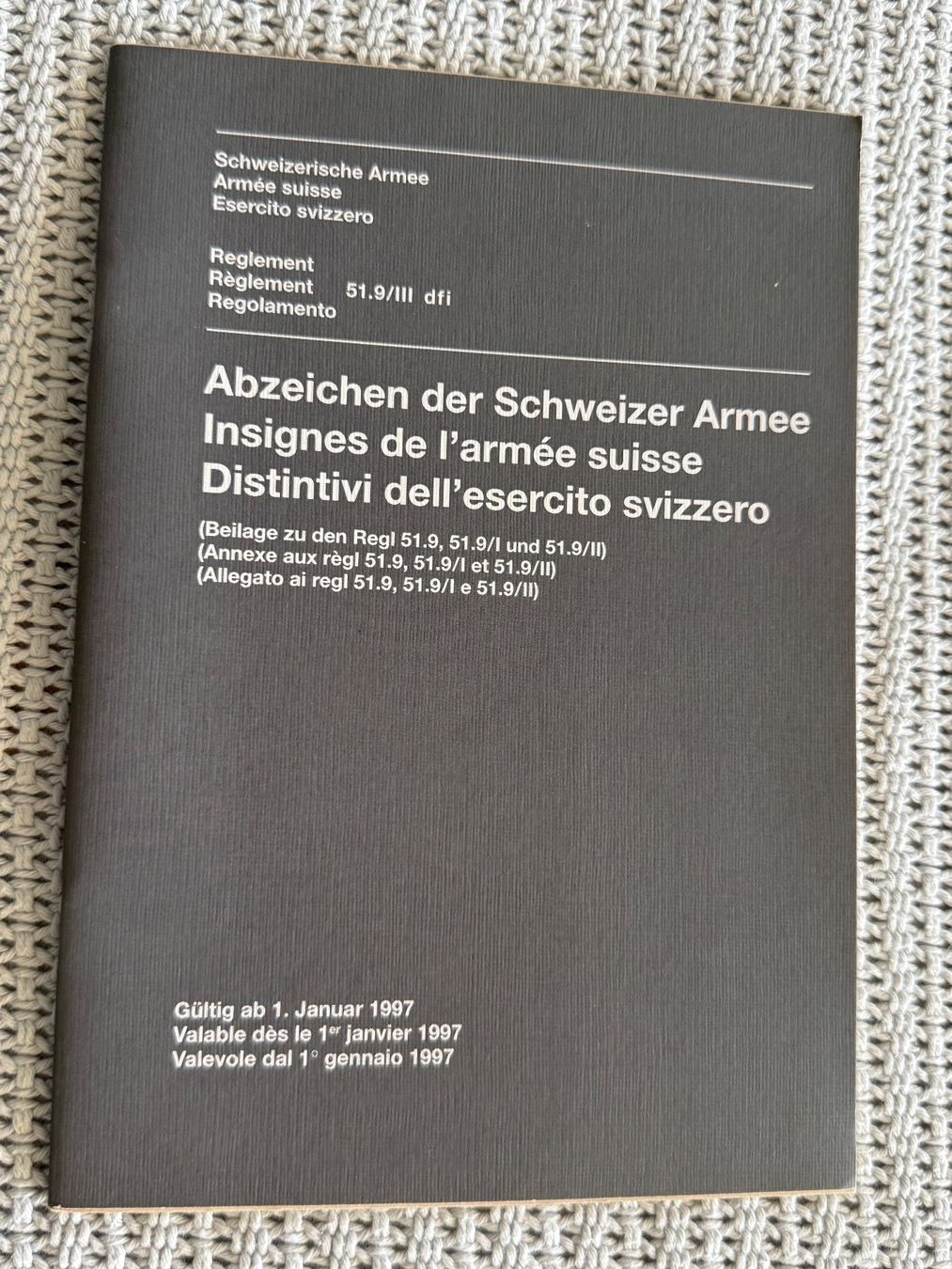 Bücher: Abzeichen der Schweizer Armee (1997) - Schweizer Armee – Gebraucht aus Brütten von Hst1 1