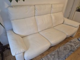 Zwei mal Ledersofas weiß perlen
