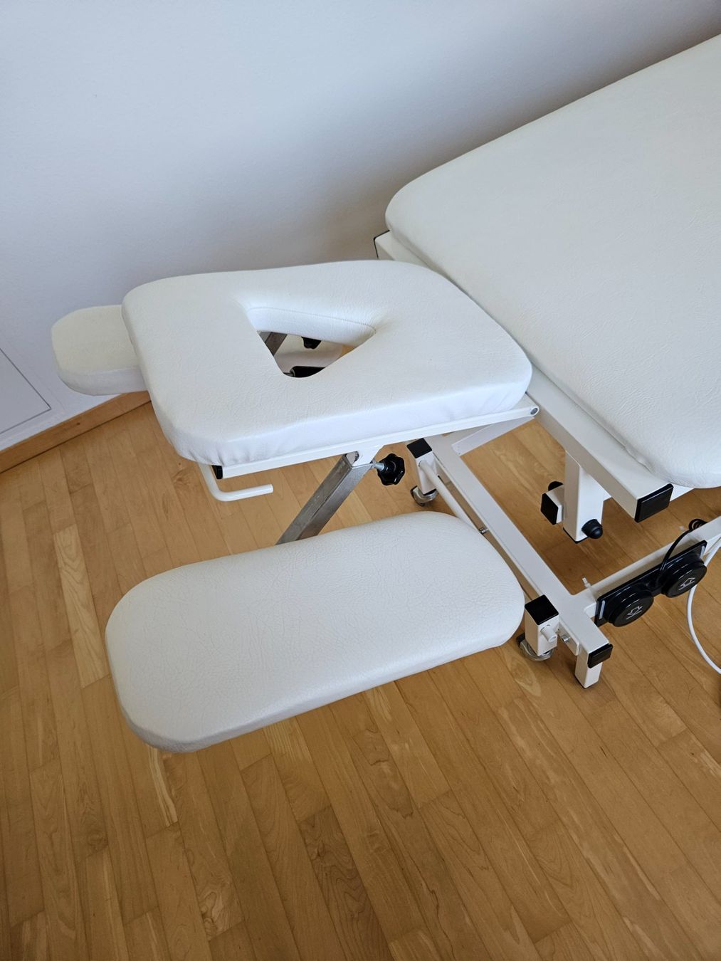 Sedie a sdraio: Massageliege elektronisch – Usato da Nänikon venduto da 8610pb 1