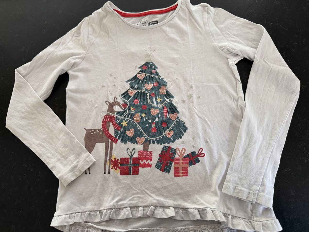 Pulls et sweat-shirts: Langarmshirt Grösse 134 – D'occasion à Grabs par Shelly_87