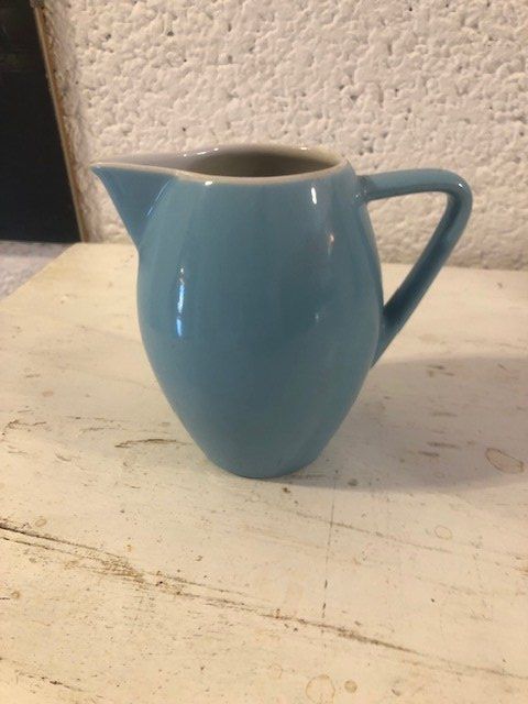 Carafes: Petit pot à crème  bleu 10 cm – D'occasion à Chézard St Martin par schmitt