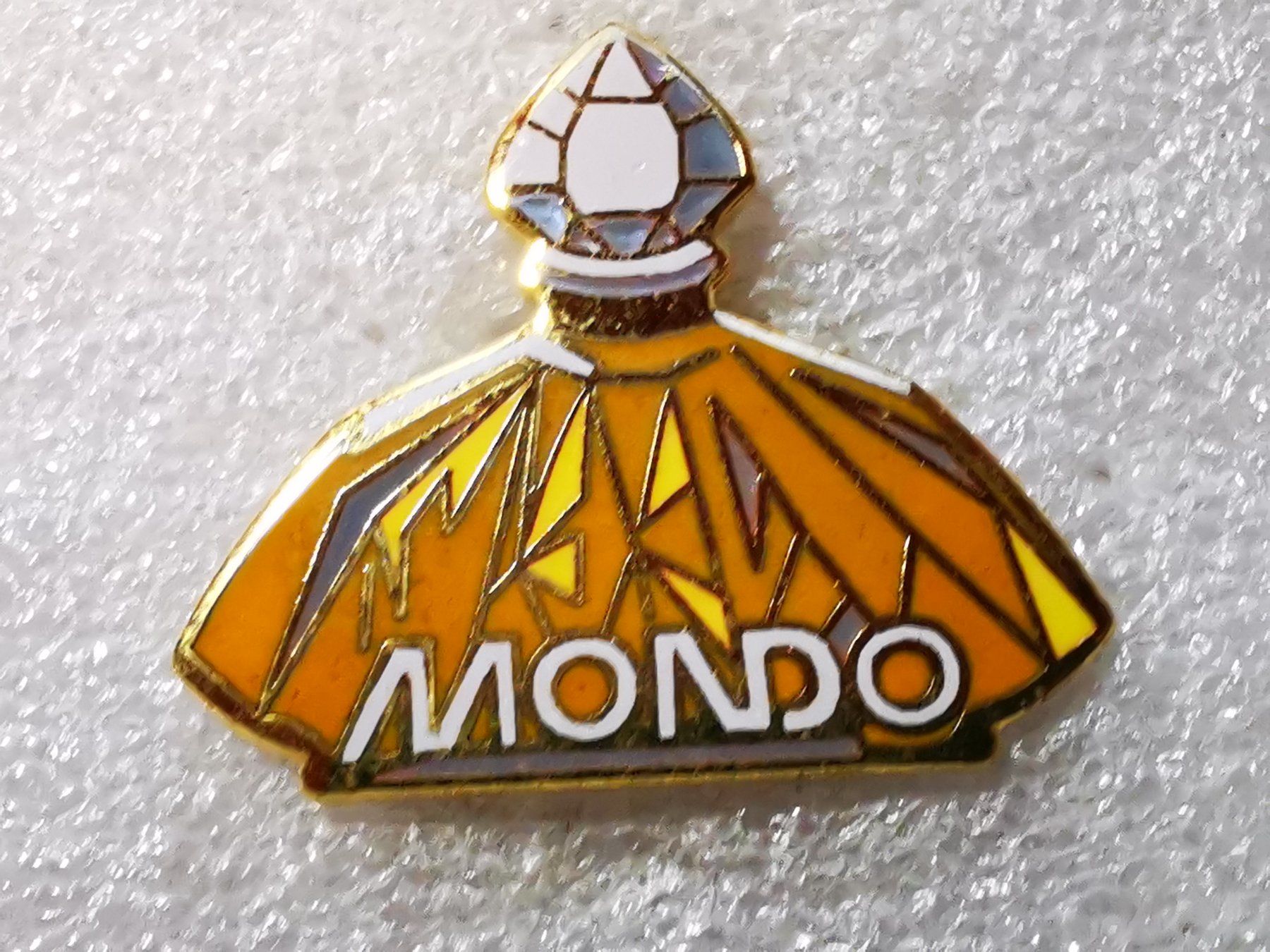 Placchette & Badge: Ansteckpin 49: Mondo – Usato da Oppligen venduto da Pin-Fall-Shop